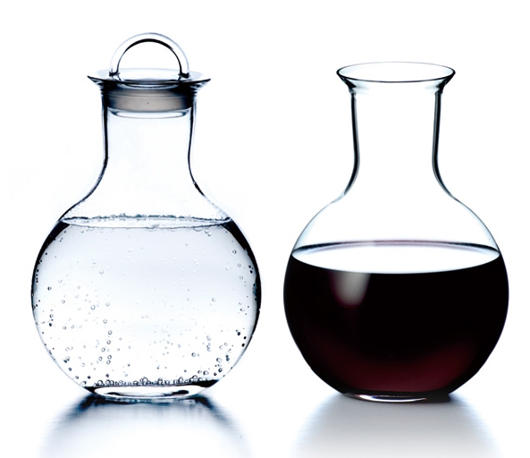 Carafe with lid